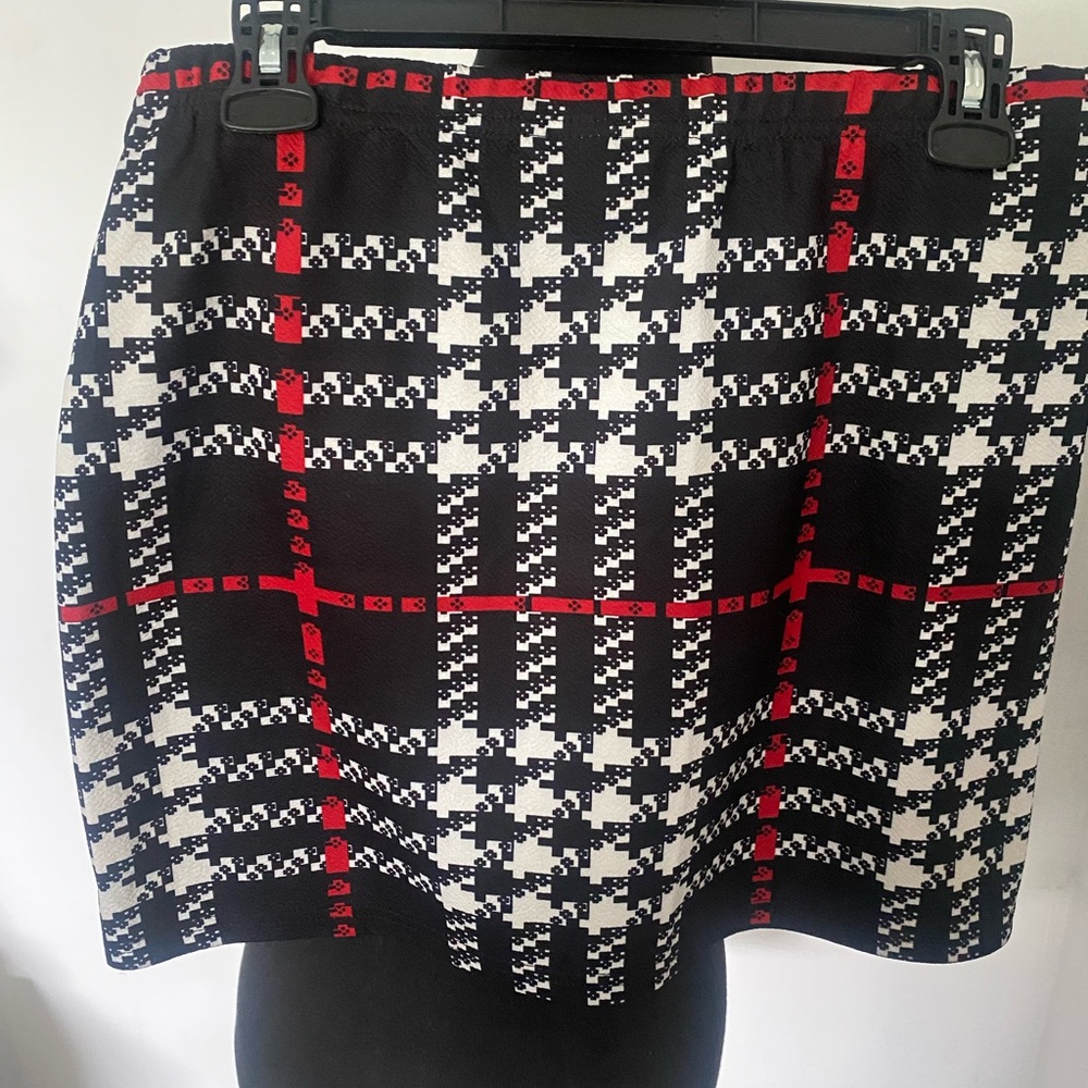 Mini skirt with side slit
